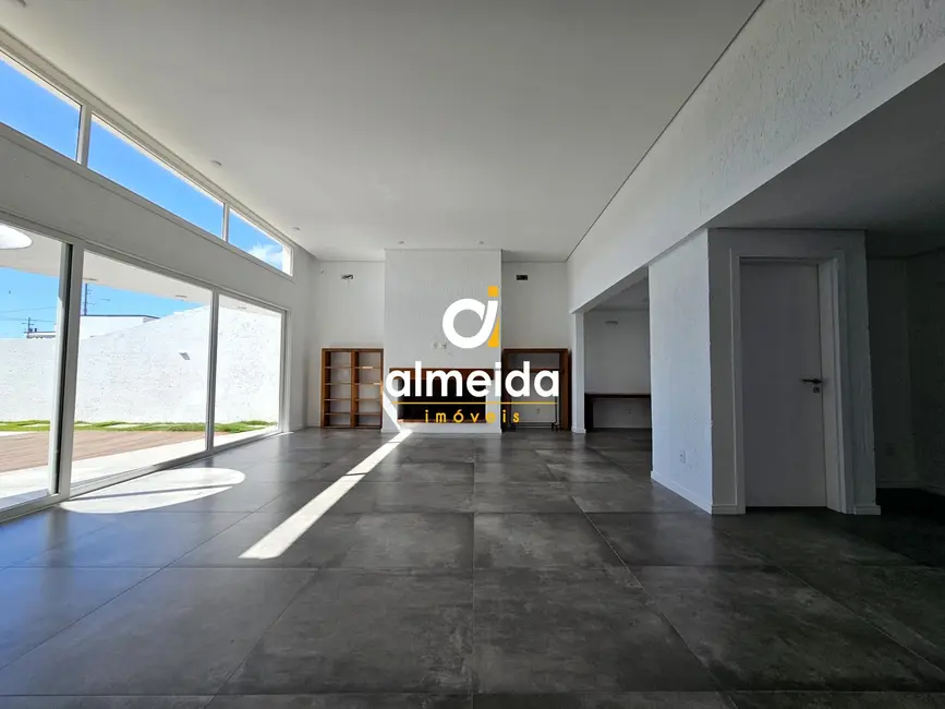 Casa com 3 quartos à venda, 300m2 em São José, Santa Maria - RS - imagem 6 Foto 6 de Casa com 3 quartos à venda, 300m2 em São José, Santa Maria - RS