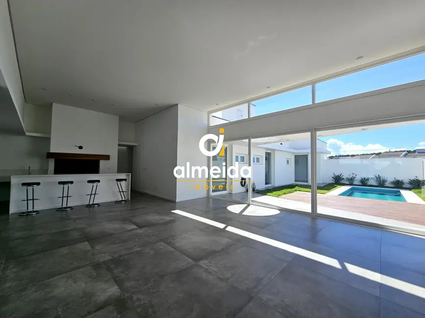 Casa com 3 quartos à venda, 300m2 em São José, Santa Maria - RS - imagem 8 Foto 8 de Casa com 3 quartos à venda, 300m2 em São José, Santa Maria - RS