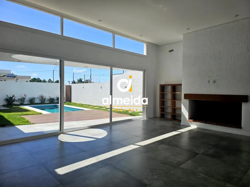 Casa com 3 quartos à venda, 300m2 em São José, Santa Maria - RS - imagem 5 Foto 5 de Casa com 3 quartos à venda, 300m2 em São José, Santa Maria - RS