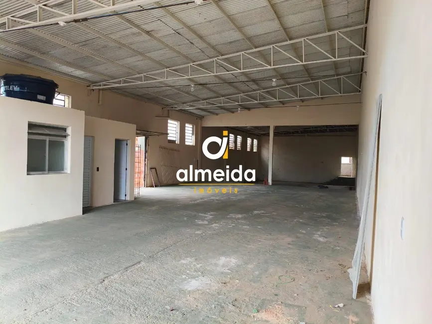 Armazém / Galpão com 1 quarto para alugar, 360m2 em Pinheiro Machado, Santa Maria - RS - imagem 3 Foto 3 de Armazém / Galpão com 1 quarto para alugar, 360m2 em Pinheiro Machado, Santa Maria - RS