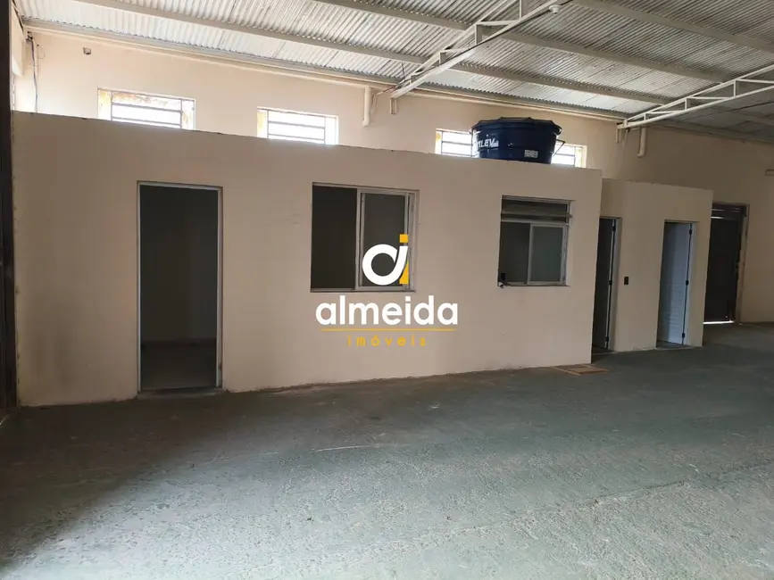 Armazém / Galpão com 1 quarto para alugar, 360m2 em Pinheiro Machado, Santa Maria - RS - imagem 4 Foto 4 de Armazém / Galpão com 1 quarto para alugar, 360m2 em Pinheiro Machado, Santa Maria - RS