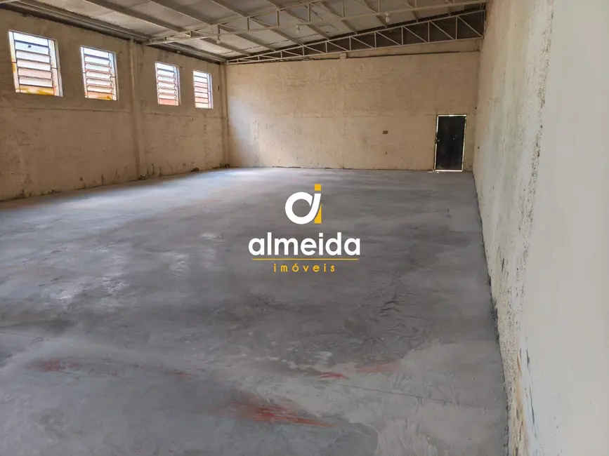Armazém / Galpão com 1 quarto para alugar, 360m2 em Pinheiro Machado, Santa Maria - RS - imagem 5 Foto 5 de Armazém / Galpão com 1 quarto para alugar, 360m2 em Pinheiro Machado, Santa Maria - RS