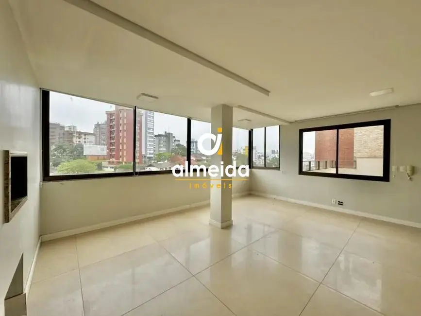 Foto 3 de Cobertura com 2 quartos à venda, 188m2 em Nossa Senhora de Lourdes, Santa Maria - RS