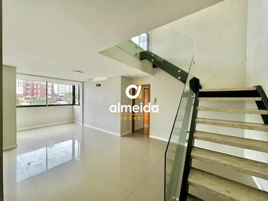 Foto 8 de Cobertura com 2 quartos à venda, 188m2 em Nossa Senhora de Lourdes, Santa Maria - RS