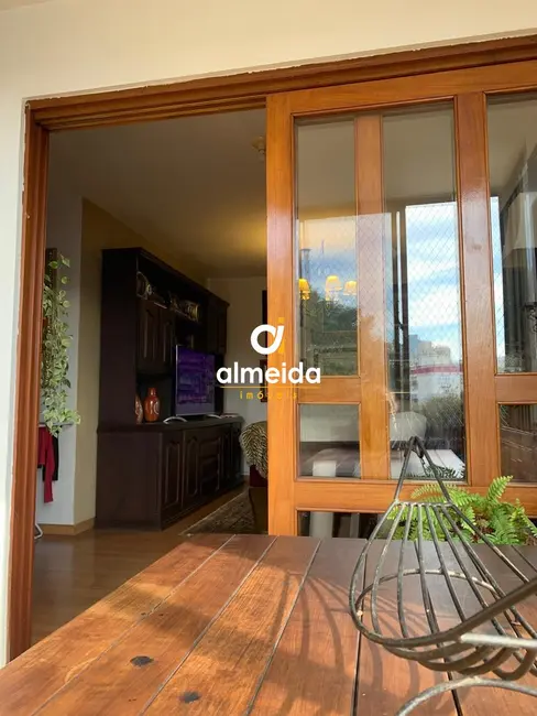 Foto 8 de Apartamento com 3 quartos à venda, 97m2 em Nossa Senhora Medianeira, Santa Maria - RS