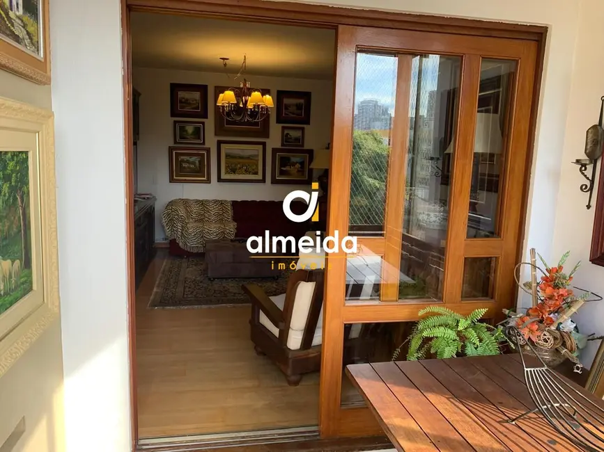 Foto 9 de Apartamento com 3 quartos à venda, 97m2 em Nossa Senhora Medianeira, Santa Maria - RS