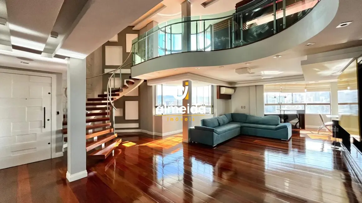 Foto 2 de Apartamento com 4 quartos à venda, 366m2 em Nossa Senhora Medianeira, Santa Maria - RS