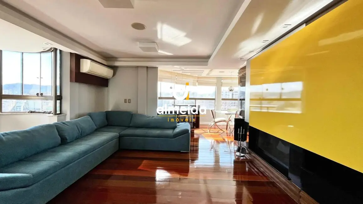 Foto 5 de Apartamento com 4 quartos à venda, 366m2 em Nossa Senhora Medianeira, Santa Maria - RS