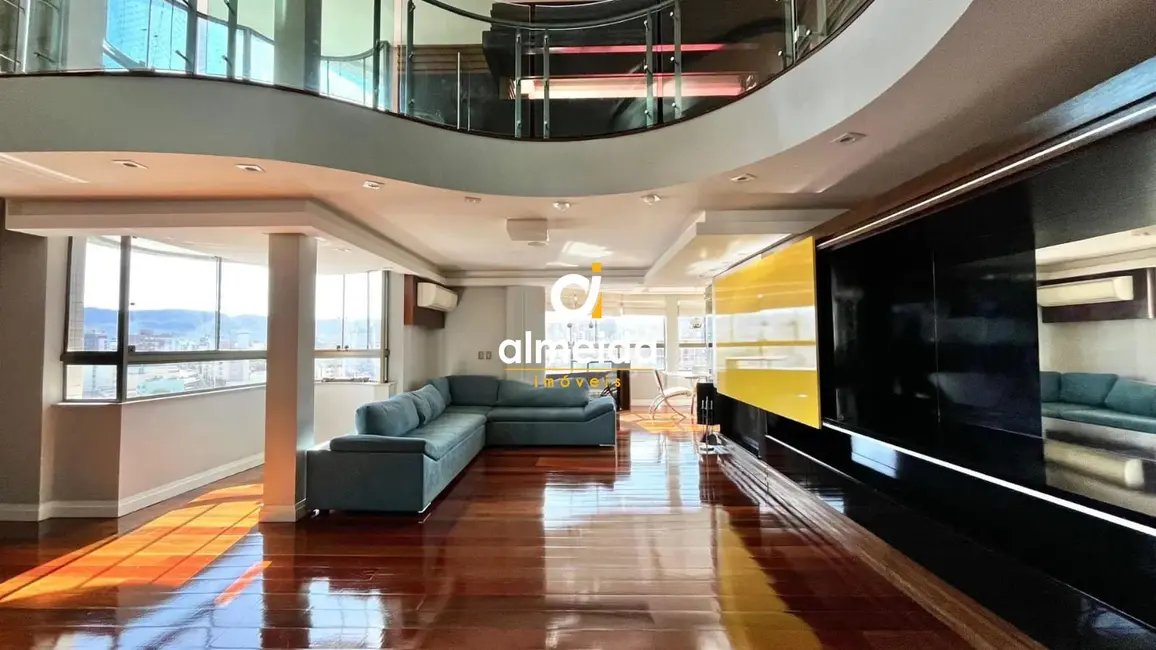 Foto 3 de Apartamento com 4 quartos à venda, 366m2 em Nossa Senhora Medianeira, Santa Maria - RS