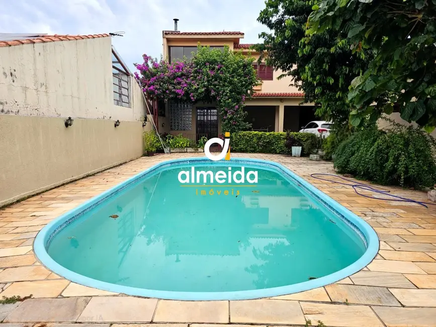 Foto 2 de Casa com 2 quartos para alugar, 180m2 em Camobi, Santa Maria - RS