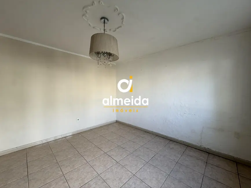 Foto 5 de Casa com 7 quartos à venda, 140m2 em Duque de Caxias, Santa Maria - RS