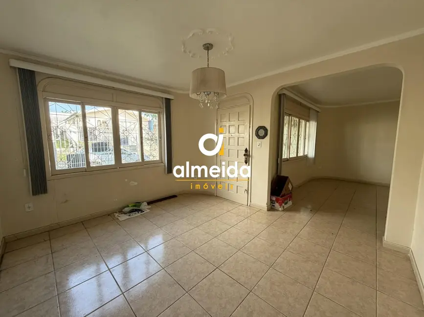 Foto 7 de Casa com 7 quartos à venda, 140m2 em Duque de Caxias, Santa Maria - RS