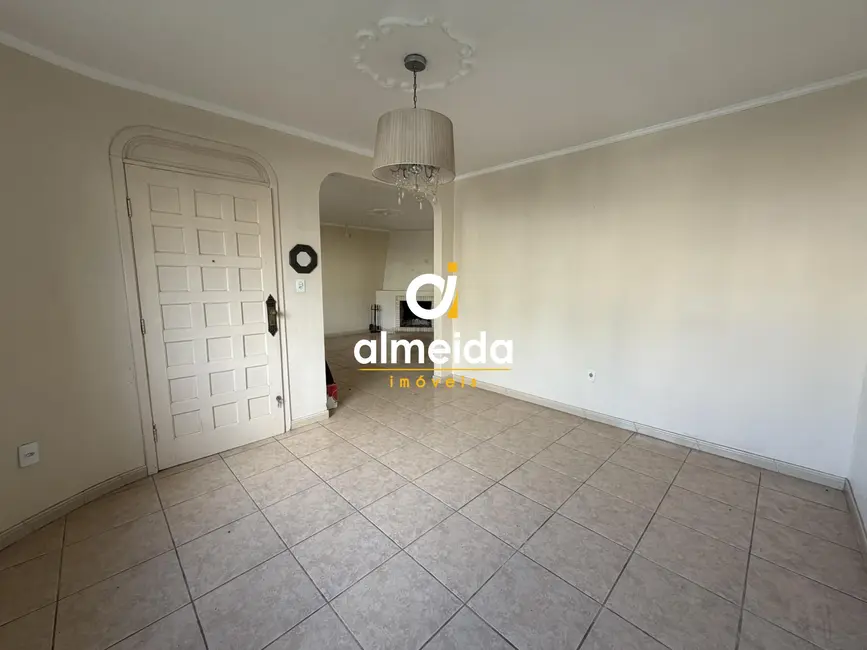 Foto 8 de Casa com 7 quartos à venda, 140m2 em Duque de Caxias, Santa Maria - RS