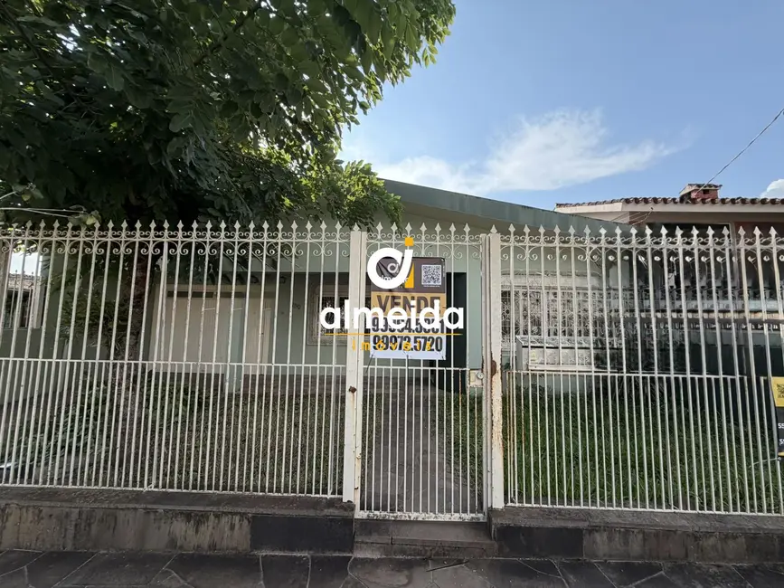 Foto 3 de Casa com 7 quartos à venda, 140m2 em Duque de Caxias, Santa Maria - RS