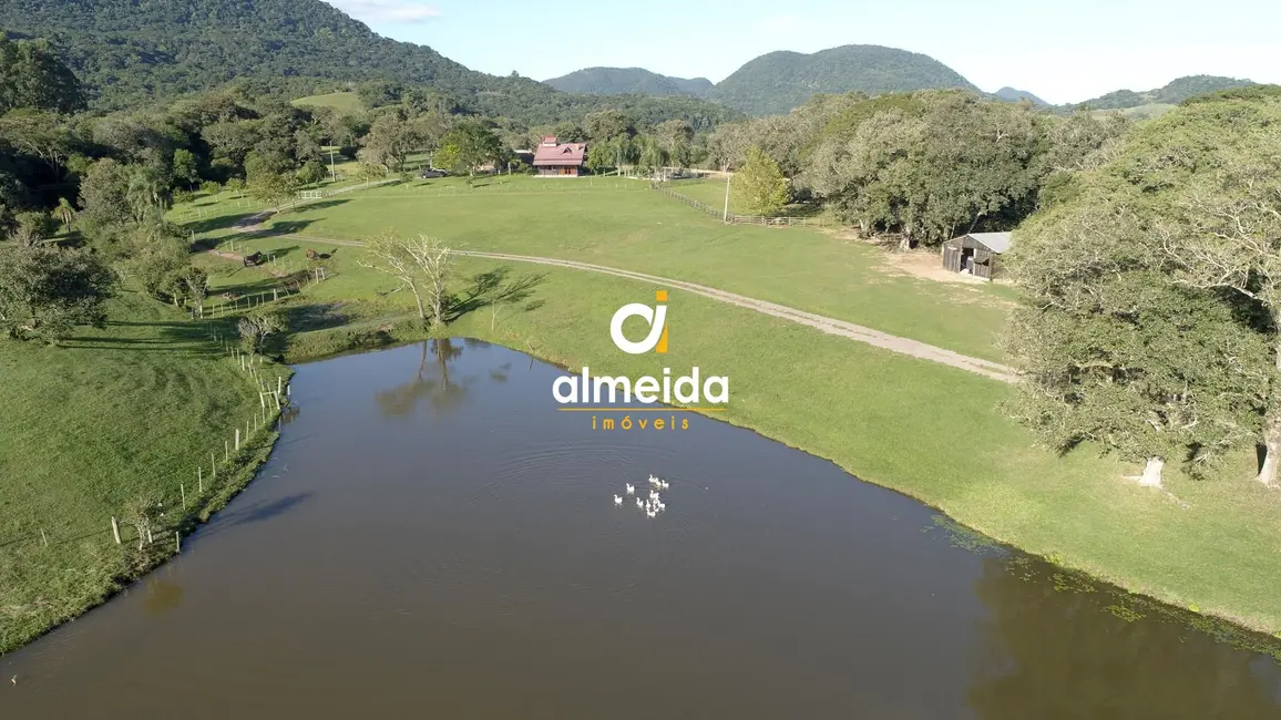 Foto 2 de Chácara com 3 quartos à venda, 220m2 em Santa Maria - RS