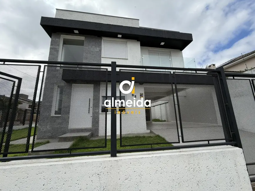 Foto 2 de Casa com 3 quartos à venda, 132m2 em Tomazetti, Santa Maria - RS