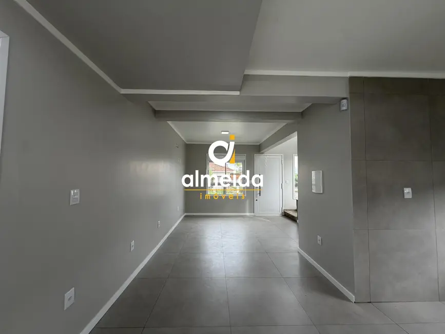 Foto 6 de Casa com 3 quartos à venda, 132m2 em Tomazetti, Santa Maria - RS