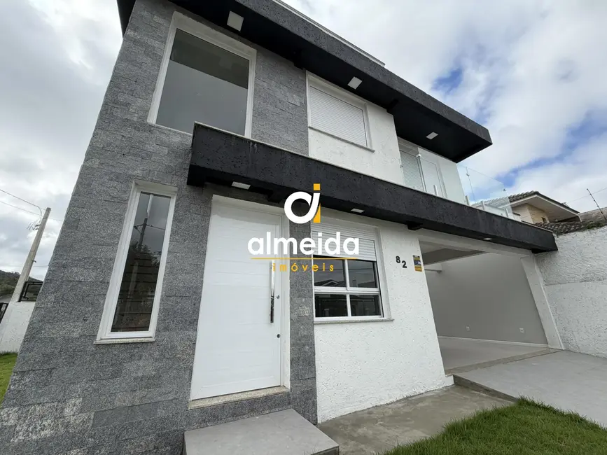 Foto 3 de Casa com 3 quartos à venda, 132m2 em Tomazetti, Santa Maria - RS