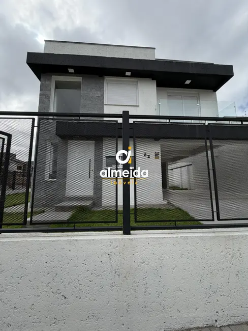 Foto 1 de Casa com 3 quartos à venda, 132m2 em Tomazetti, Santa Maria - RS