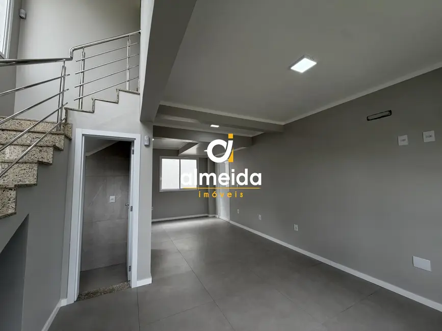 Foto 4 de Casa com 3 quartos à venda, 132m2 em Tomazetti, Santa Maria - RS