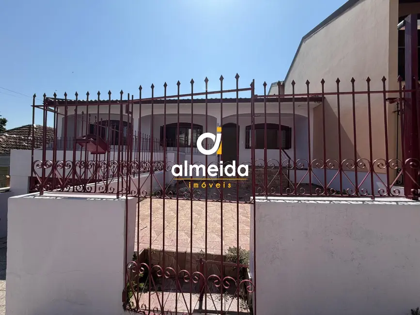 Casa com 3 quartos para alugar, 350m2 em Nossa Senhora de Lourdes, Santa Maria - RS - imagem 2 Foto 2 de Casa com 3 quartos para alugar, 350m2 em Nossa Senhora de Lourdes, Santa Maria - RS