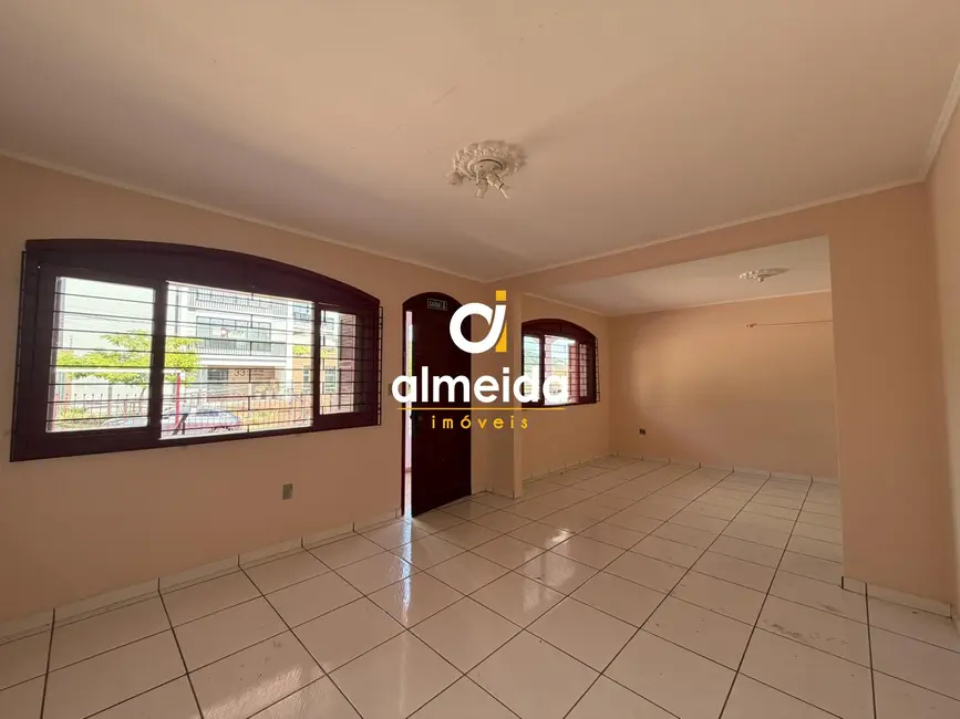 Casa com 3 quartos para alugar, 350m2 em Nossa Senhora de Lourdes, Santa Maria - RS - imagem 4 Foto 4 de Casa com 3 quartos para alugar, 350m2 em Nossa Senhora de Lourdes, Santa Maria - RS