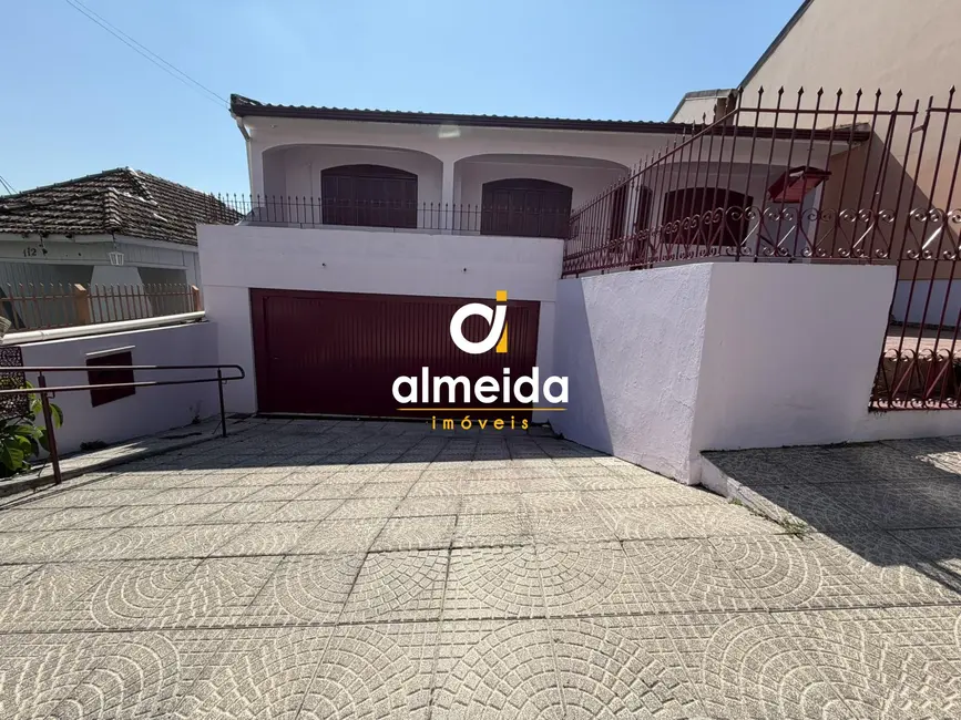 Casa com 3 quartos para alugar, 350m2 em Nossa Senhora de Lourdes, Santa Maria - RS - imagem 3 Foto 3 de Casa com 3 quartos para alugar, 350m2 em Nossa Senhora de Lourdes, Santa Maria - RS