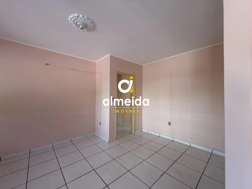 Casa com 3 quartos para alugar, 350m2 em Nossa Senhora de Lourdes, Santa Maria - RS - imagem 9 Foto 9 de Casa com 3 quartos para alugar, 350m2 em Nossa Senhora de Lourdes, Santa Maria - RS