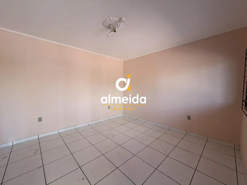 Casa com 3 quartos para alugar, 350m2 em Nossa Senhora de Lourdes, Santa Maria - RS - imagem 5 Foto 5 de Casa com 3 quartos para alugar, 350m2 em Nossa Senhora de Lourdes, Santa Maria - RS