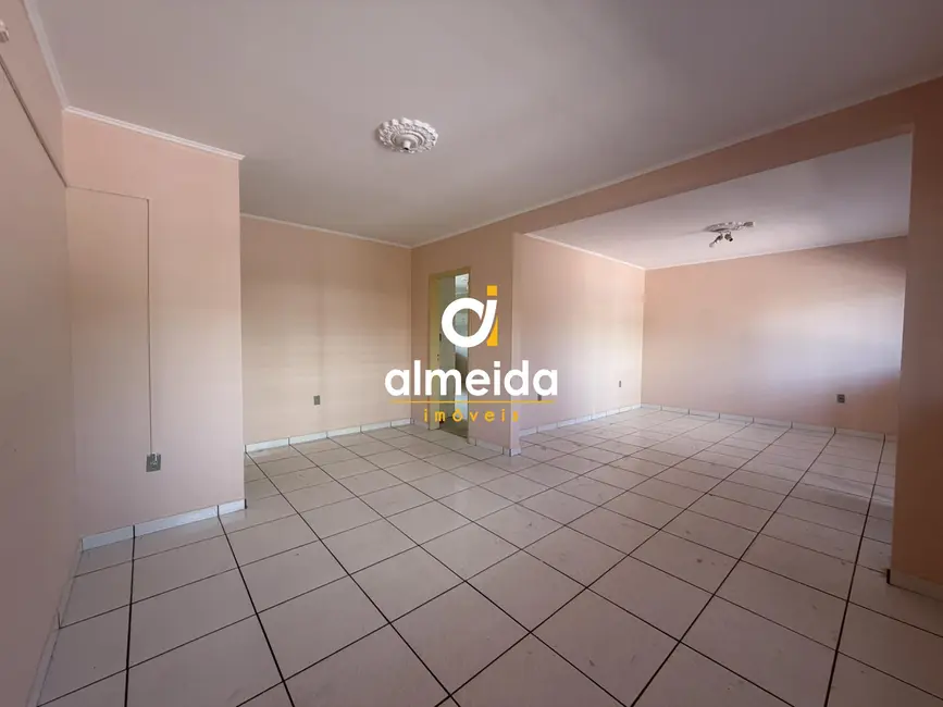 Casa com 3 quartos para alugar, 350m2 em Nossa Senhora de Lourdes, Santa Maria - RS - imagem 7 Foto 7 de Casa com 3 quartos para alugar, 350m2 em Nossa Senhora de Lourdes, Santa Maria - RS