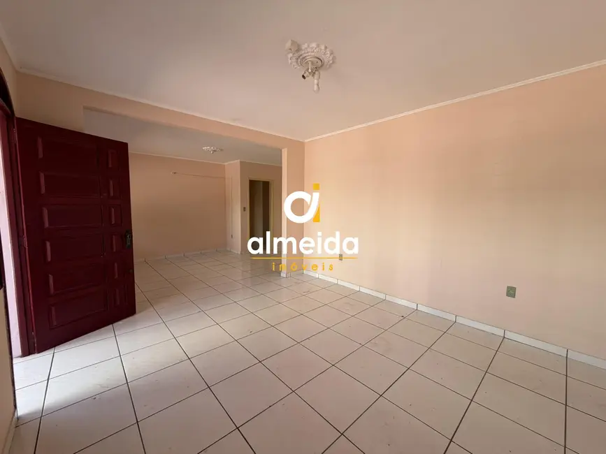 Casa com 3 quartos para alugar, 350m2 em Nossa Senhora de Lourdes, Santa Maria - RS - imagem 8 Foto 8 de Casa com 3 quartos para alugar, 350m2 em Nossa Senhora de Lourdes, Santa Maria - RS