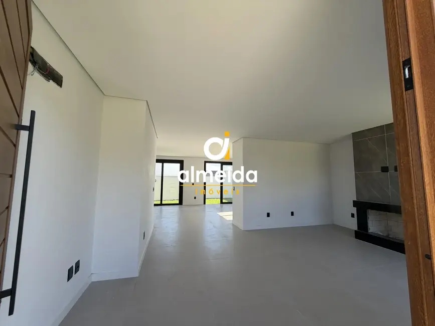 Foto 3 de Casa de Condomínio com 3 quartos à venda, 200m2 em Tomazetti, Santa Maria - RS