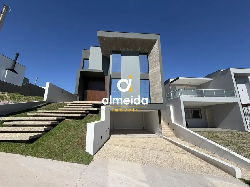 Foto 1 de Casa de Condomínio com 3 quartos à venda, 290m2 em Tomazetti, Santa Maria - RS