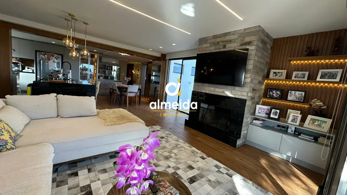Foto 7 de Casa de Condomínio com 3 quartos à venda, 389m2 em Tomazetti, Santa Maria - RS