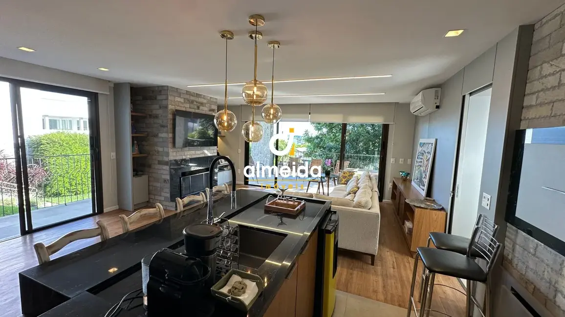 Foto 3 de Casa de Condomínio com 3 quartos à venda, 389m2 em Tomazetti, Santa Maria - RS
