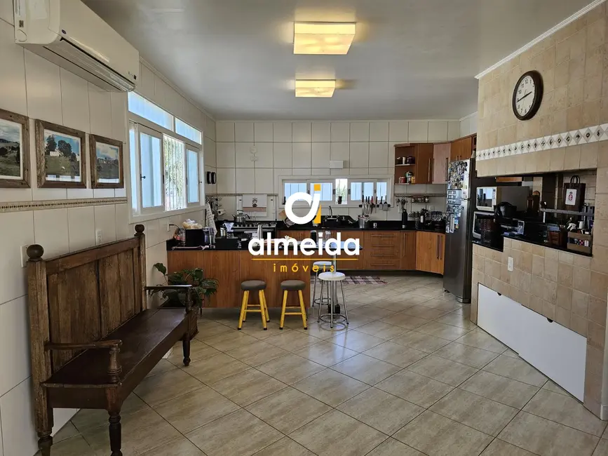 Foto 8 de Casa de Condomínio com 4 quartos à venda, 260m2 em Tomazetti, Santa Maria - RS