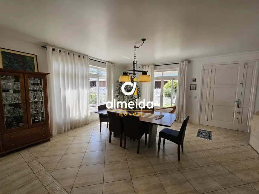 Foto 4 de Casa de Condomínio com 4 quartos à venda, 260m2 em Tomazetti, Santa Maria - RS