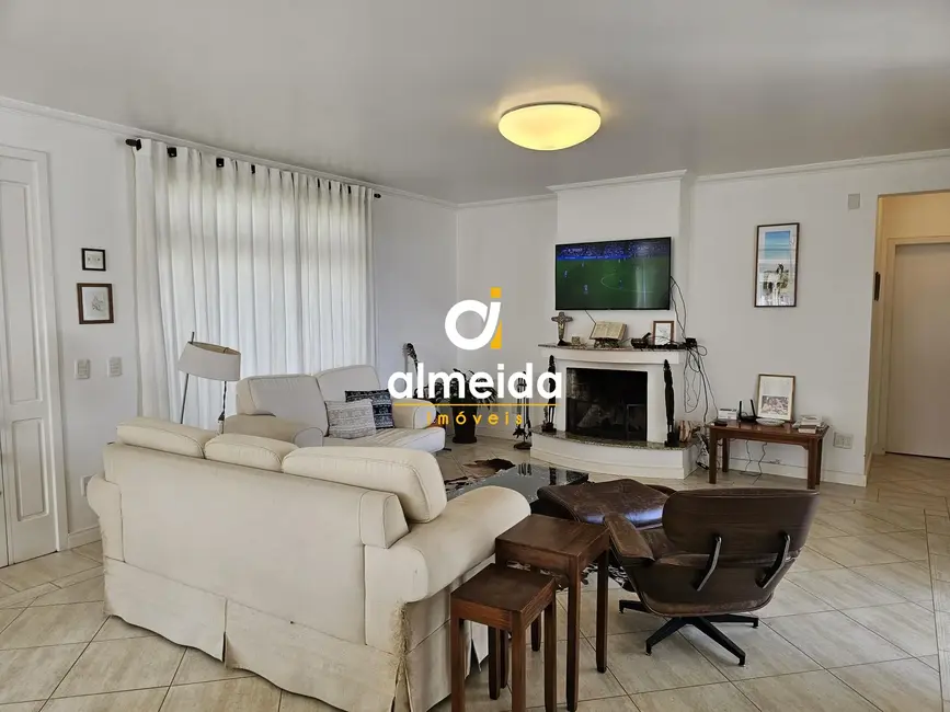 Foto 5 de Casa de Condomínio com 4 quartos à venda, 260m2 em Tomazetti, Santa Maria - RS