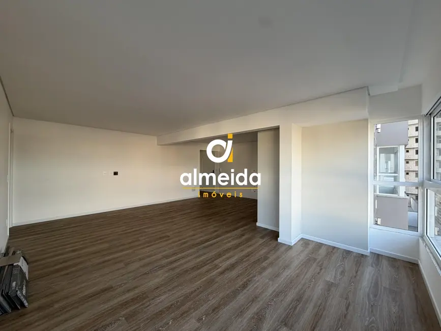 Foto 4 de Apartamento com 3 quartos à venda, 142m2 em Nossa Senhora das Dores, Santa Maria - RS