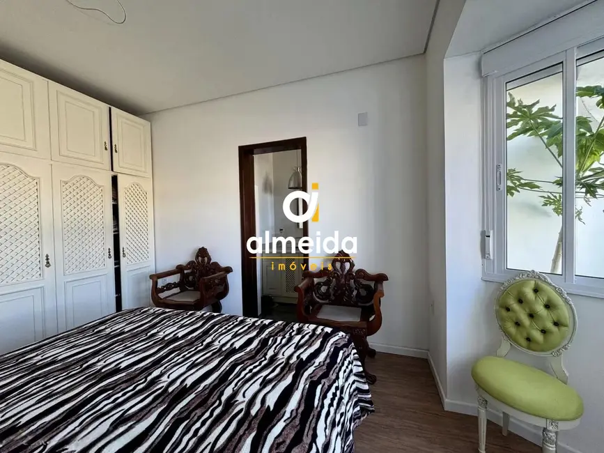 Casa de Condomínio com 3 quartos à venda, 200m2 em Camobi, Santa Maria - RS - imagem 8 Foto 8 de Casa de Condomínio com 3 quartos à venda, 200m2 em Camobi, Santa Maria - RS