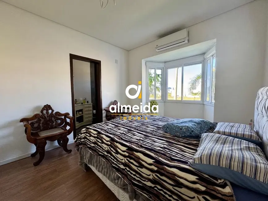 Casa de Condomínio com 3 quartos à venda, 200m2 em Camobi, Santa Maria - RS - imagem 7 Foto 7 de Casa de Condomínio com 3 quartos à venda, 200m2 em Camobi, Santa Maria - RS