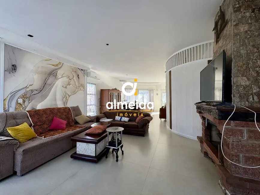 Casa de Condomínio com 3 quartos à venda, 200m2 em Camobi, Santa Maria - RS - imagem 3 Foto 3 de Casa de Condomínio com 3 quartos à venda, 200m2 em Camobi, Santa Maria - RS