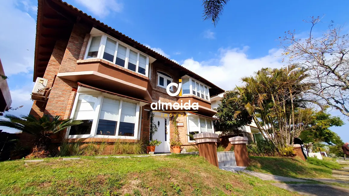 Foto 1 de Casa de Condomínio com 3 quartos à venda, 340m2 em São José, Santa Maria - RS