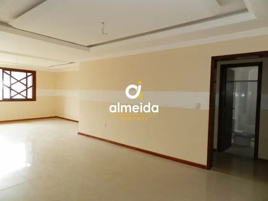Sobrado com 6 quartos à venda, 558m2 em Nossa Senhora de Lourdes, Santa Maria - RS - imagem 5 Foto 5 de Sobrado com 6 quartos à venda, 558m2 em Nossa Senhora de Lourdes, Santa Maria - RS