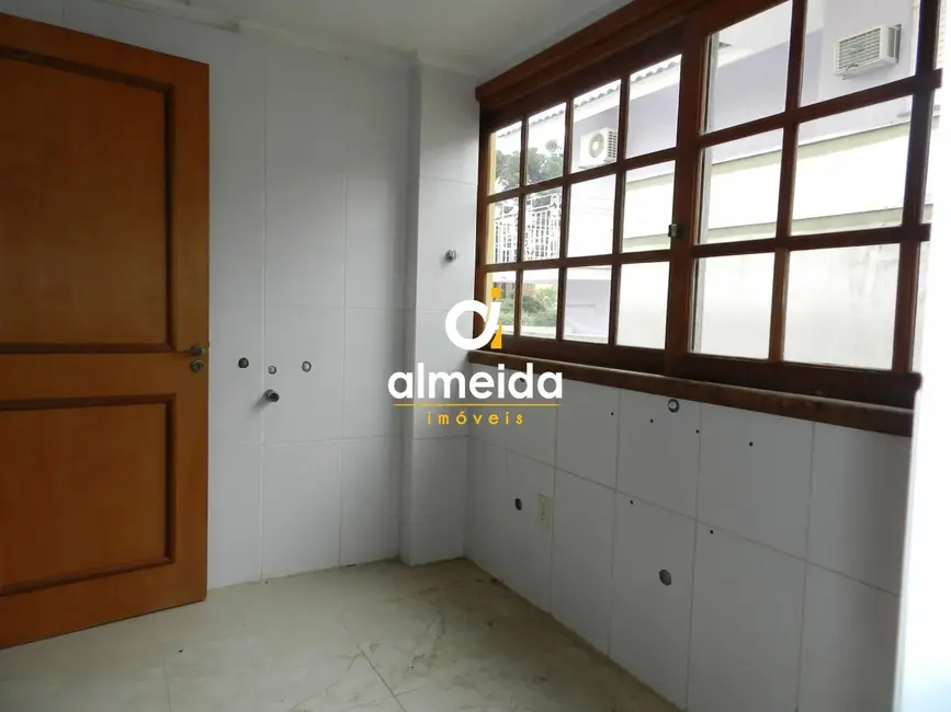 Apartamento com 3 quartos à venda, 150m2 em Nossa Senhora de Lourdes, Santa Maria - RS - imagem 5 Foto 5 de Apartamento com 3 quartos à venda, 150m2 em Nossa Senhora de Lourdes, Santa Maria - RS