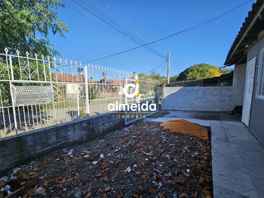 Foto 5 de Casa com 2 quartos à venda, 40m2 em Diácono João Luiz Pozzobon, Santa Maria - RS