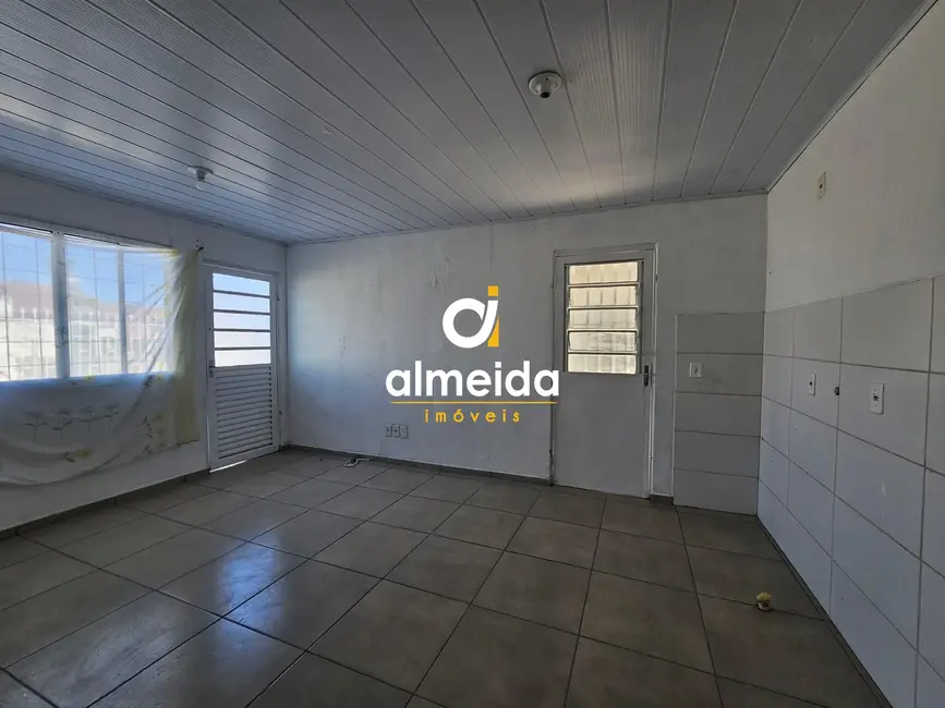Foto 6 de Casa com 2 quartos à venda, 40m2 em Diácono João Luiz Pozzobon, Santa Maria - RS