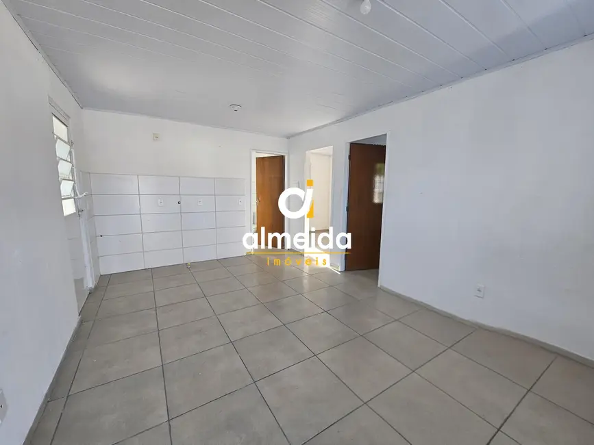 Foto 9 de Casa com 2 quartos à venda, 40m2 em Diácono João Luiz Pozzobon, Santa Maria - RS