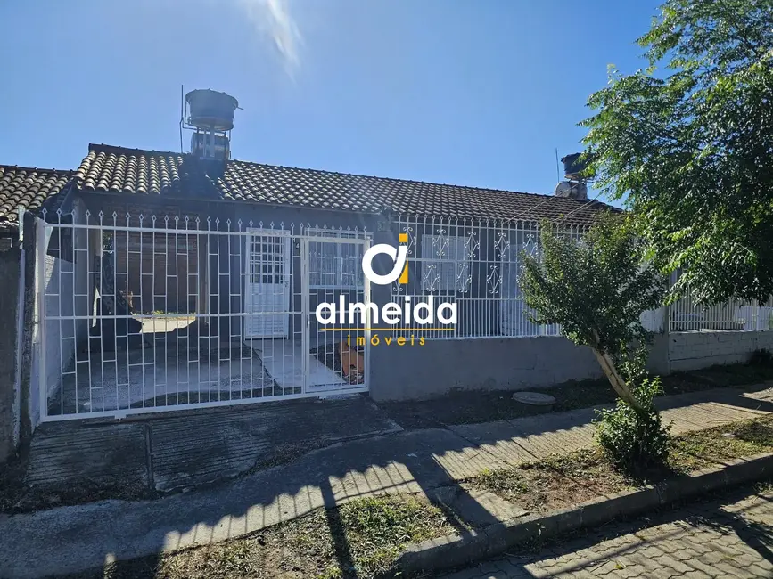 Foto 1 de Casa com 2 quartos à venda, 40m2 em Diácono João Luiz Pozzobon, Santa Maria - RS
