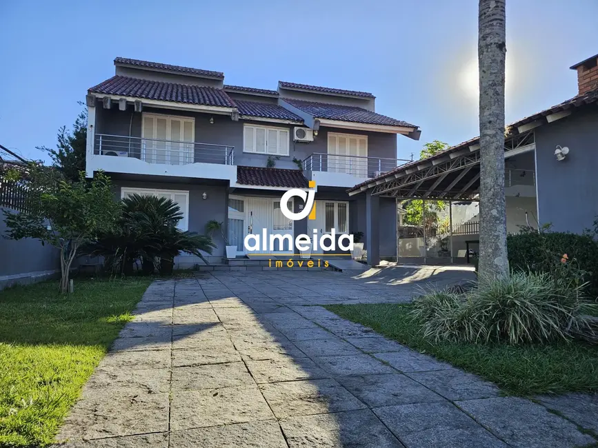 Foto 1 de Casa com 4 quartos à venda, 311m2 em Camobi, Santa Maria - RS